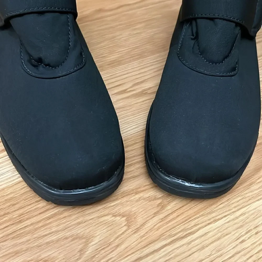 TOE WARMERS CANADA ACTIVE WOMEN’S SIZE 8 BOOTS